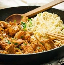 Kurczak z orzeszkami ziemnymi