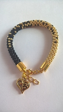 Tworzę bransoletki na zamówienie! Stwórz własną kompozycję lub wybierz, którąś z galerii i zamów! Każda bransoletka 10 zł+ koszt wysyłki. Gorąco polecam 
Więcej zdjęć na facebooku:
Bransoletki TOHO i nie tylko.
Pozdrawiam