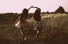 Przyjaciele są jak gwiazdy na niebie, czasem ich nie widać, ale zawsze wiesz, że tam są...