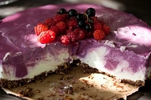 Sernik jogurtowy na zimno z czarną porzeczką