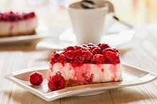 SERNIK NA ZIMNO Z MALINAMI

SKŁADNIKI:
200 g herbatników (zazwyczaj 4 paczki)
150 g masła/margaryny
500 g twarogu, zmielonego
pół cytryny
250 g cukru pudru
20 g żelatyny
100 ml ...