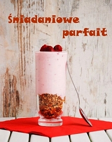 Śniadaniowe parfait z malinami