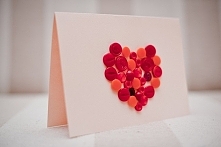 Kartka, serce z guzików