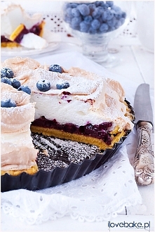 Tarta z borówkami i bezą