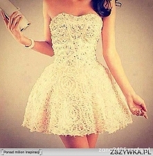 Piękna rozkloszowana sukien...