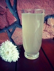 domowy izotonik: 
500 ml wody
sok z połowy cytryny
2 łyżki miodu
szczypta soli