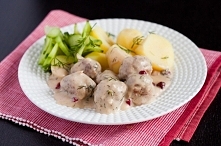 SZWEDZKIE KLOPSIKI W ŻURAWINOWYM SOSIE