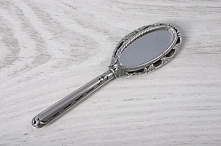 Lusterko ze srebra w prezencie chrzcielnym dla dziewczynki.