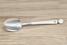 Srebrna łyżeczka w prezencie na chrzest z możliwością wygrawerowania daty narodzin.