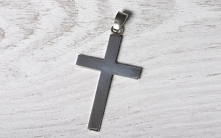 Prosty krzyżyk ze srebra.