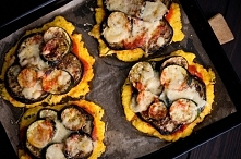 WARZYWNE MINI PIZZE NA SPODZIE Z POLENTY