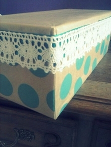 kartonik ozdobiony koronką