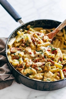 Sun Dried Tomato Chicken Florentine Pasta