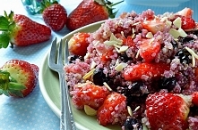 Sałatka dla dbających o linię. Wysoko białkowa, podkręca system immunologiczny, zastrzyk witamin. Delikatna kombinacja truskawek, migdałów , borówek i cytryny. Idealna do pracy ...