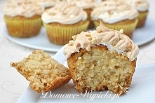 Składniki:

Na ciasto:
280g mąki pszennej
2 łyżeczki proszku do pieczenia
½ łyżeczki sody
100g migdałów posiekanych (Jeśli nie znajdziecie gotowych migdałów posiekanych, to najl...