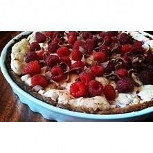 Tarta bezowa z malinami :*