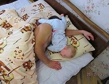 Rodzicielstwo to nie tylko piękne, słoneczne dni. To również mniejsze lub większe ustępstwa by sprawić przyjemność swemu dziecku, zachować spokój, nie zwariować albo najzwyczajn...