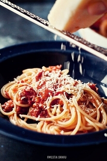 Szybkie spaghetti bolognese ze świeżymi pomidorami