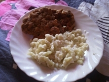 kotlecik z kurczaka oraz pure kalafiorowe :)