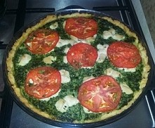 Tarta ze szpinakiem kurczakiem mozzarella i pomidorami,)