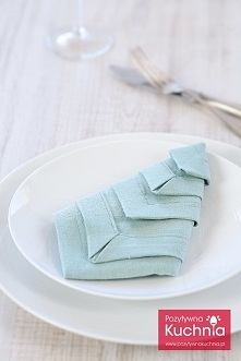 jak złożyć serwetkę w choinkę