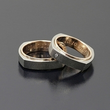 Obrączki z palladu i różowego złota, kwadratowe + brylant. Inne Obrączki