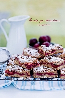 Kruche ciasto ze śliwkami