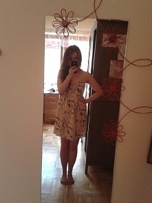 Sukienka w kwiaty wisni ;)