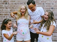 Candice jest w ciąży. Gratu...