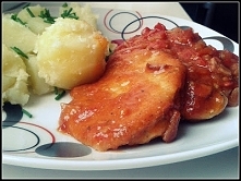 Kurczak po hiszpańsku SKŁADNIKI: 4 łyżki mąki 1 łyżka wegety 1 łyżka słodkiej papryki 1 łyżka czosnku granulowanego 1 łyżka pieprzu podwójna pierś z kurczaka puszka pomidorów 2 ...