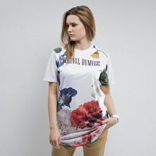 Luźna koszulka z krótkim rękawem, wzór w kwiaty