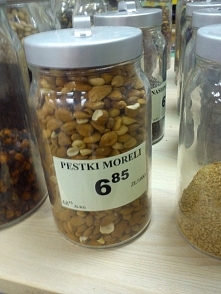 A na co obecnie pomogą pestki moreli?Skutki uboczne:

Głównym produktem ubocznym jest cyjanek, który uwalnia się w naszym ciele w trakcie spożywania pestek moreli. Przy nadmiern...