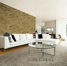 Nowoczesny salon, dopełniony ciekawą tapetą inspirowaną kamieniami szlachetnymi takimi jak np. kamień księżycowy.