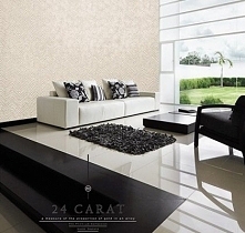 Duże okna, minimalizm i przestrzeń to gratka dla osób, które lubią nowoczesność. Charakter wnętrza ciekawie podkreśla tapeta z kolekcji dostępne w sklepie innetapety.pl