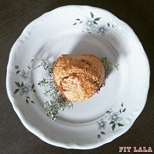 Sobotnie owsiane babeczki ze snickersem. Idealne jako cheatmeal, ale też z powodzeniem można je wliczyć w dzienne zapotrzebowanie. Jedna to tylko 134,54kcal

Przepis na moim fan...