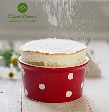 suflet bananowo cytrynowy
Składniki na 4 sztuki:

1 banan

3 białka

80 g drobnego cukru do wypieków

½ łyżeczki proszku budyniowego lum maki ziemniaczanej

sok z połowy cytryny...