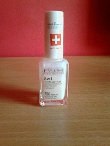 Odżywka do paznokci Eveline 8w1. Po jej regularnym stosowaniu paznokcie są mocne, nie łamią się i co najważniejsze dla mnie nie rozdwajają. Zdecydowanie polecam.
