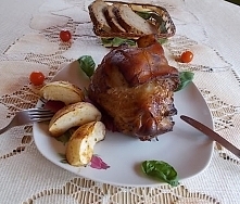 Coś dla prawdziwych mięsożerców....golonka pieczona z jabłkami.