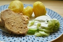 1,5 kg schabu
2 łyżki soli
2 latry wody
Po łyżeczce:  cukru, pieprzu, majeranku, słodkiej i ostrej papryki, mielonego czosnku
4 ziarenka ziela angielskiego
4 liście laurowe
2 zą...