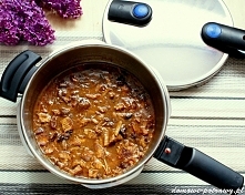 duszona karkówka z szybkowaru ze śliwkami