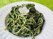 Spaghetti z pokrzywą i szpinakiem