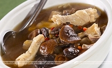 Potrawka z indyka w sosie piwnym z pieczarkami