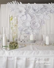 Ścianka z papierowych kwiatów