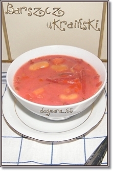 BARSZCZ UKRAIŃSKI
Składniki:

    60 dag buraków
    45 dag ziemniaków
    15 dag marchwi
    15 dag pora
    1 szkl. fasoli jaś
    15 dag kości wieprzowych od schabu
    25 da...