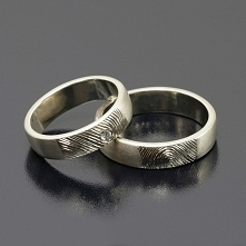 Obrączki z odciskami linii ...