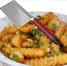 Nożyk do karbowanych frytek (20 zł) Jeśli jesteście zainteresowani zakupem, piszcie na dream.magasin@gmail.com. Zapraszam do obejrzenia innych artykułów na profilu :)