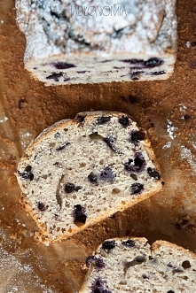 Chlebek bananowy z jagodami