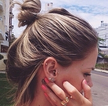 «piercing helix i tragus»