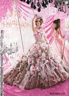 Suknia jak z dawnych lat :)