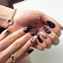 Beż i czerń. Duet tak idealny, że aż brak słów.

Lakiery hybrydowe: SPN UV LaQ 503 Black Tulip & 634 Perfect Beige

Kamila Grochowska SPN Nails Team